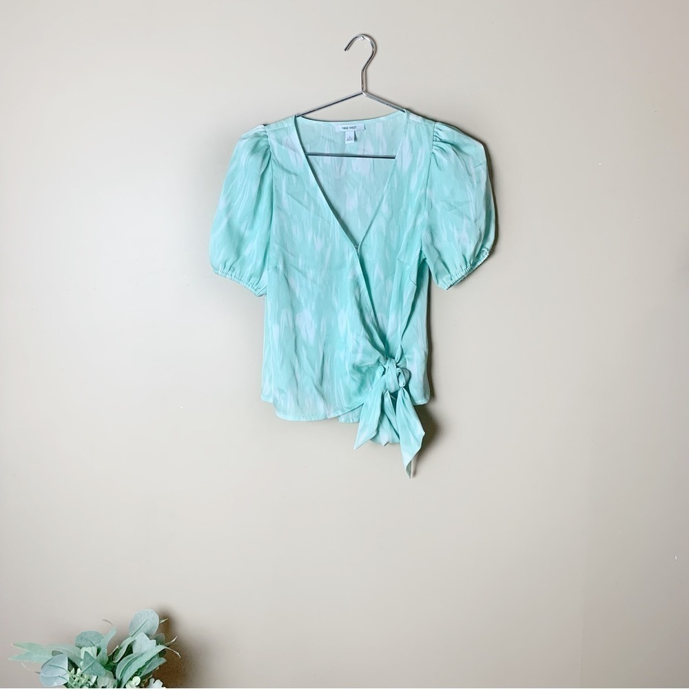 [Nine West] Blue/Green Water Colored Print Short Puff Sleeve Wrap Top
